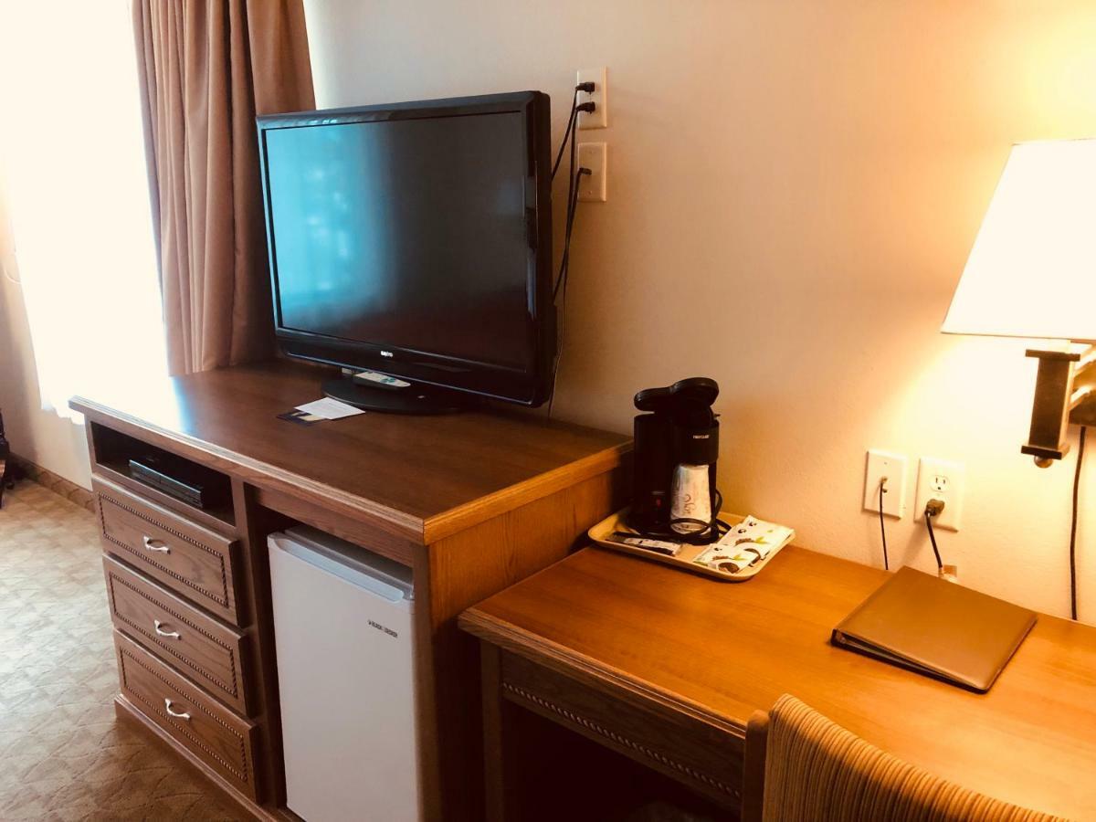 Shenandoah Inn & Suites Εξωτερικό φωτογραφία